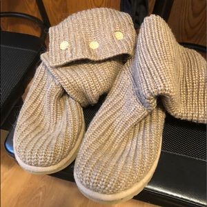 UGGS. Knit boots. Fall Boot. Winter Boot.